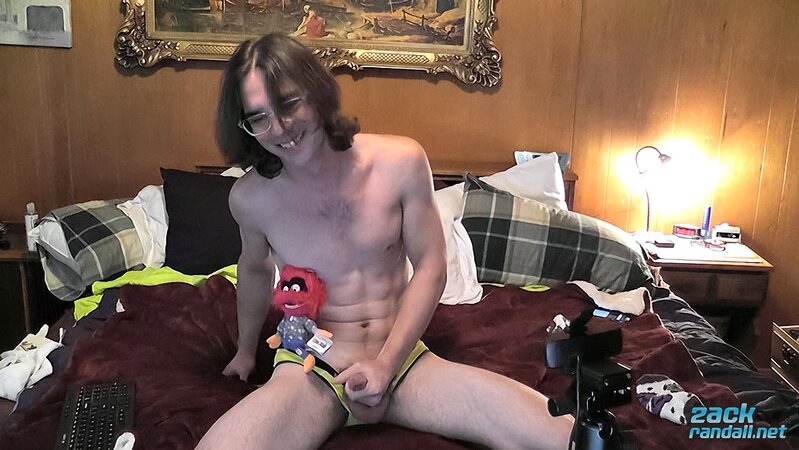 Zack Randall cums on his face with a buzzing toy
