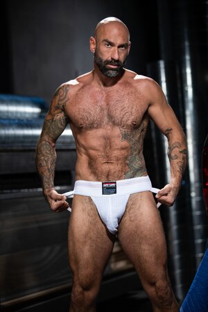 Max Adonis cums as Drew Sebastian breeds him