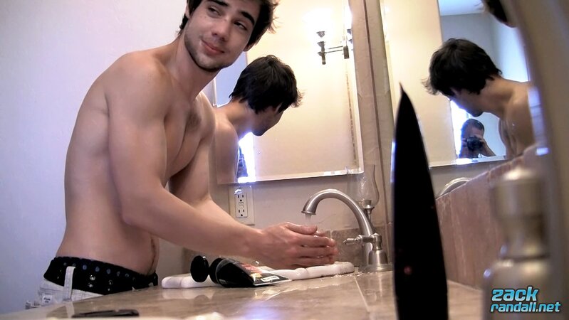 Zack Randall jerks off and cums on mirror