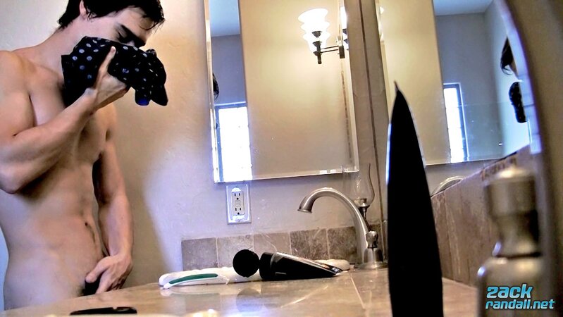 Zack Randall jerks off and cums on mirror