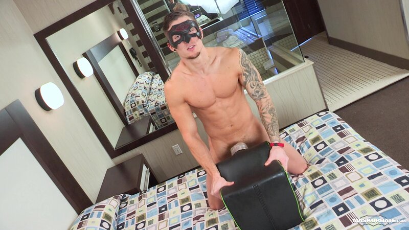 Vince cums hard with young ripped muscles