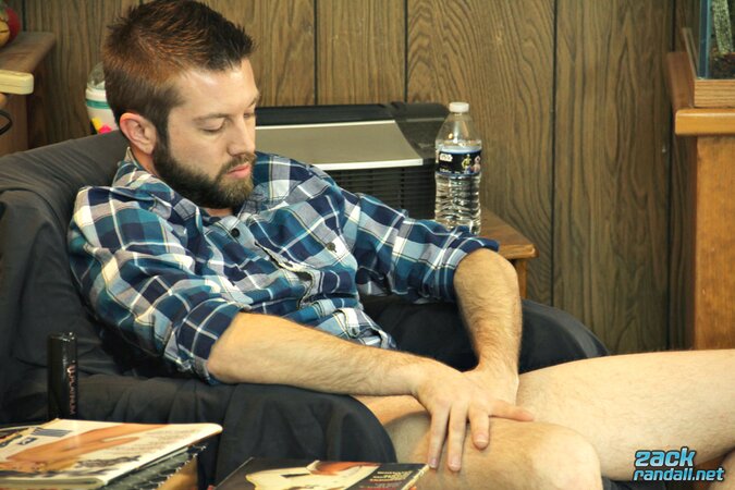 Bearded hunk Jason jerks off to pussy mags and swings his nuts around