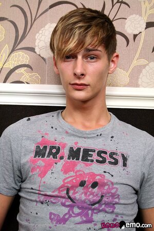Connor Levi’s solo masturbation is smooth and confident