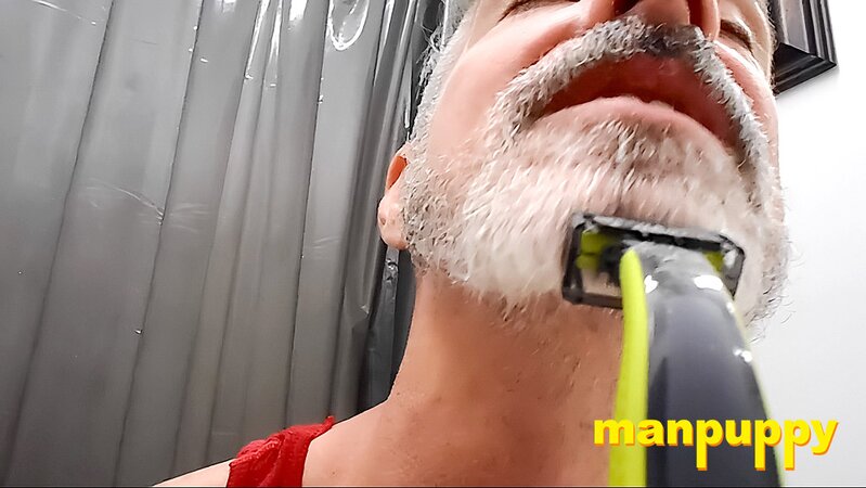 Richard Lennox’s beard shaving session filled with teasing and control