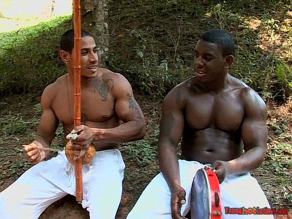 Hunter and Alber finish with messy cumshots after outdoor fucking