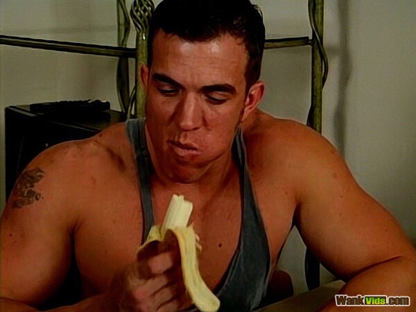 Luke Savage fucks Tony Desergio’s ass