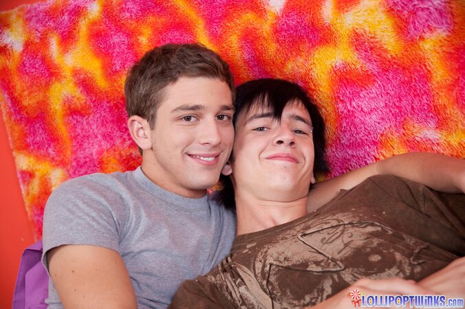 Aidan Blake cums as Levon Meeks blows
