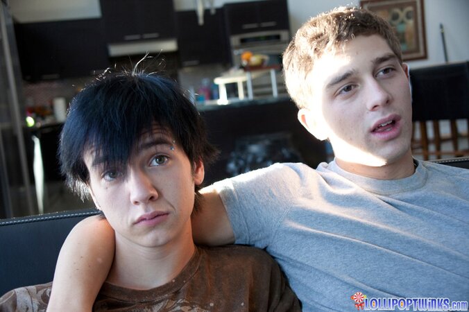 Aidan Blake cums as Levon Meeks blows