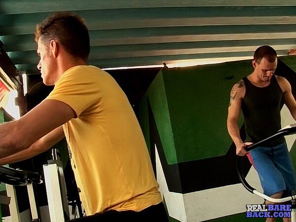 Horny hunks Christian and Eduardo bang raw in gym