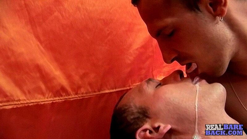 Sasha’s mouth drips Erik’s jizz after raw sofa slamming in twink bang