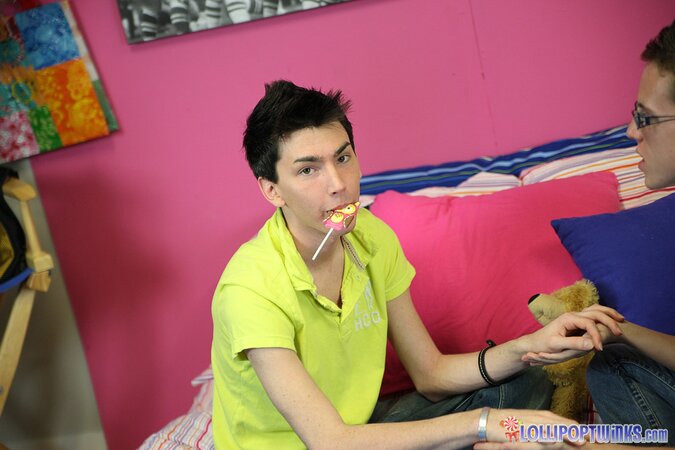 Hot twink anal and blowjob session with Colby London and Dustin Revees