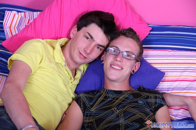 Hot twink anal and blowjob session with Colby London and Dustin Revees