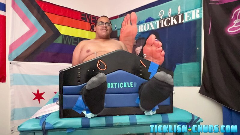 Oscar Grablow thick body is locked down for tickling by Matt