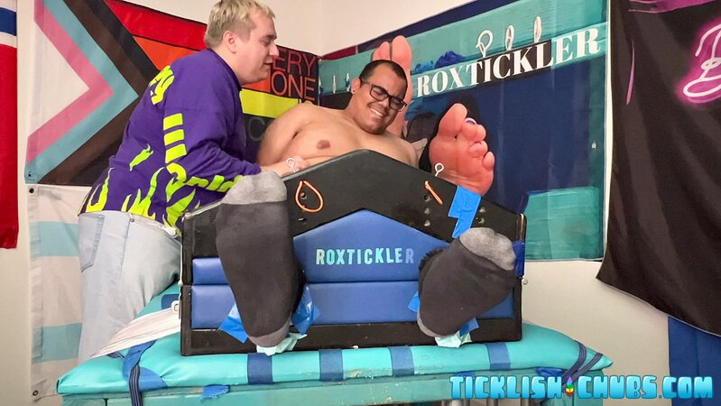 Oscar Grablow thick body is locked down for tickling by Matt