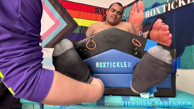 Oscar Grablow thick body is locked down for tickling by Matt