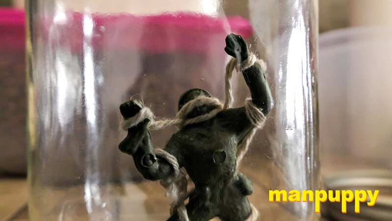 Richard Lennox catches tiny spy and traps him in a jar