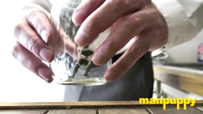 Richard Lennox catches tiny spy and traps him in a jar