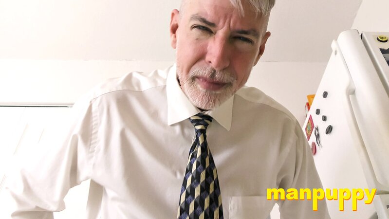 Richard Lennox catches tiny spy and traps him in a jar