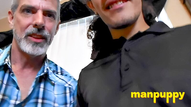 Ricky Fox shows Richard Lennox how to lick giant cocks