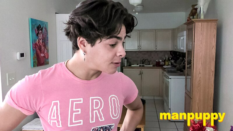 Julian Jaden crushes Richard Lennox’s face with dirty sneakers