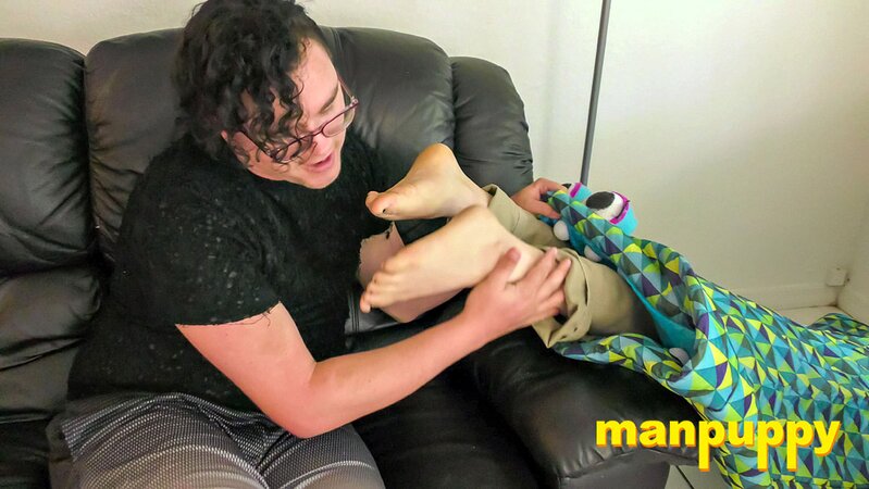 Elis Ataxxx helps Leo Blue play with his weird sea monster kink