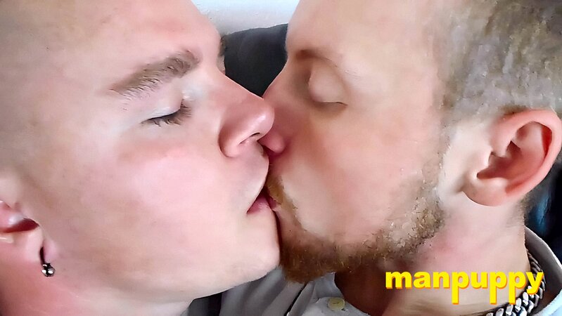 Leo Blue tongues JC Dickerson deep in a hot kissing session