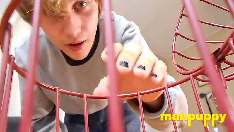 Elis Ataxxx finds tiny captive and thinks of kinky games