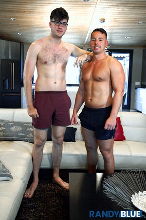 Johnny Rapid makes Gio Carbone shoot a huge load