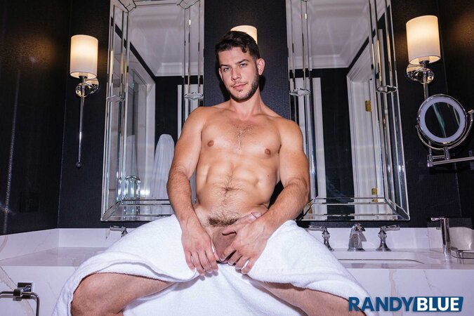 Ryder Flynn and TD Graham make out and suck each other