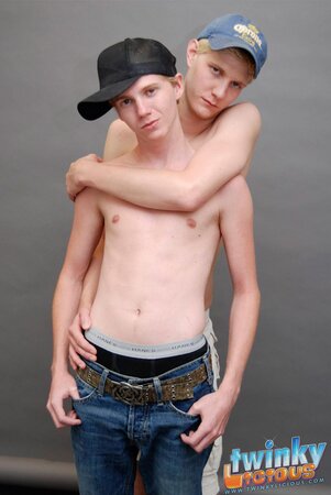 Twinks Jerrick Dalton and Wesdy Nasty play with cocks outdoors