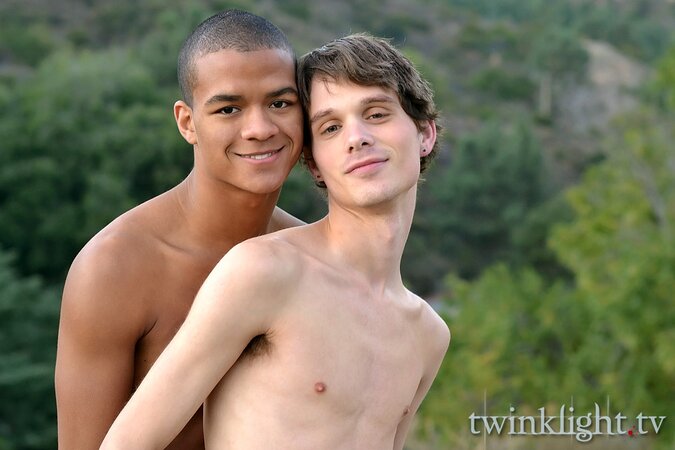 Mark Winters sucks Wily Ryden before hard anal pounding