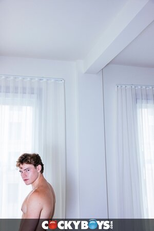 Nick Floyd rides Oliver Marks' dick to massive facial