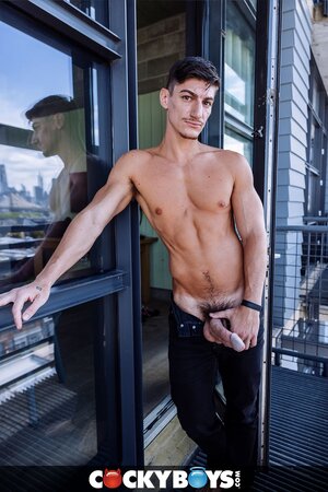 Alan Apollo sucks Aiden Ward in foot-worshipping fuck