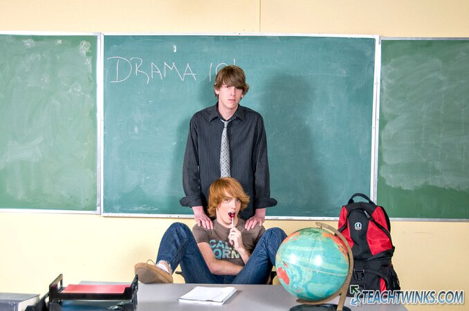 Atlanta Grey gets rimmed and banged hard by teacher Braden Phoenix