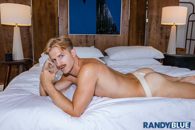 Strong, silent Axel Rockham fucks Rustin Peace everywhere