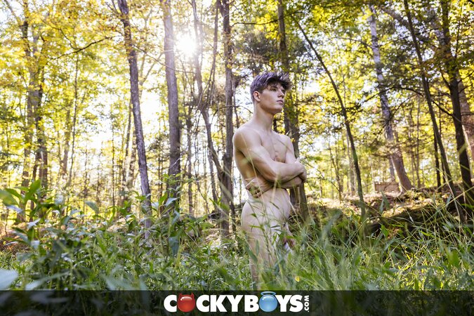 Jordan Starr sucks and fucks Kai Reynolds in passionate outdoor anal sex