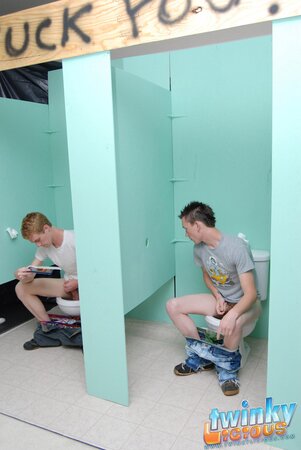 Nevin Scott and Braden Fox share hardcore glory hole twink fucking