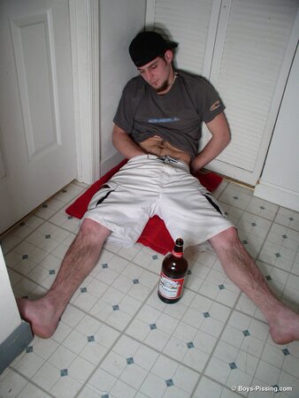 Maxxx Pound’s piss and cum in solo