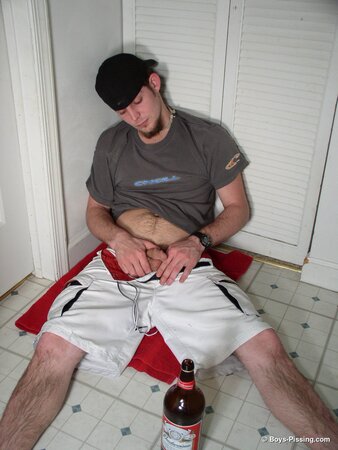 Maxxx Pound’s piss and cum in solo