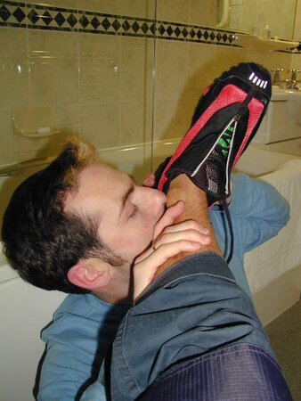 Alan Pratt shows off boots and feet in fetish shoot