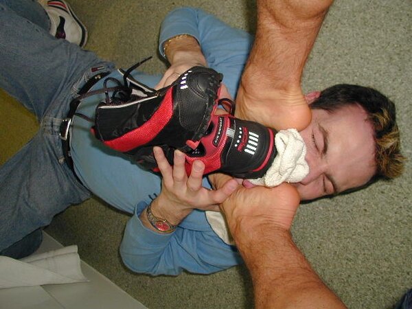 Alan Pratt shows off boots and feet in fetish shoot