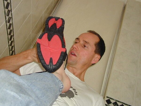Alan Pratt shows off boots and feet in fetish shoot