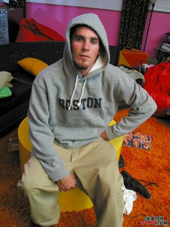 Solo jock Evan Heinze teases with baggy pants