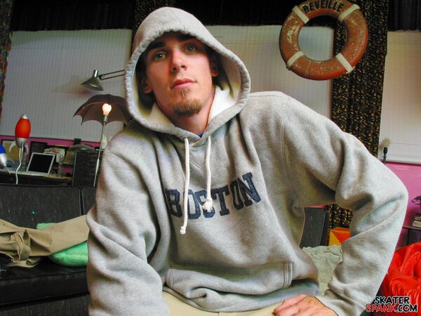 Solo jock Evan Heinze teases with baggy pants