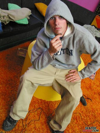 Solo jock Evan Heinze teases with baggy pants