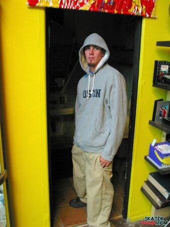 Solo jock Evan Heinze teases with baggy pants