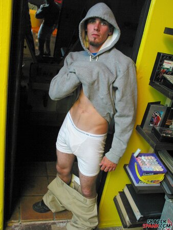 Solo jock Evan Heinze teases with baggy pants