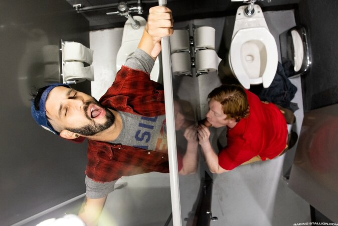 Kyle Connors rides Romeo Davis’ dick on toilet