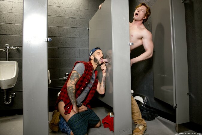 Kyle Connors rides Romeo Davis’ dick on toilet