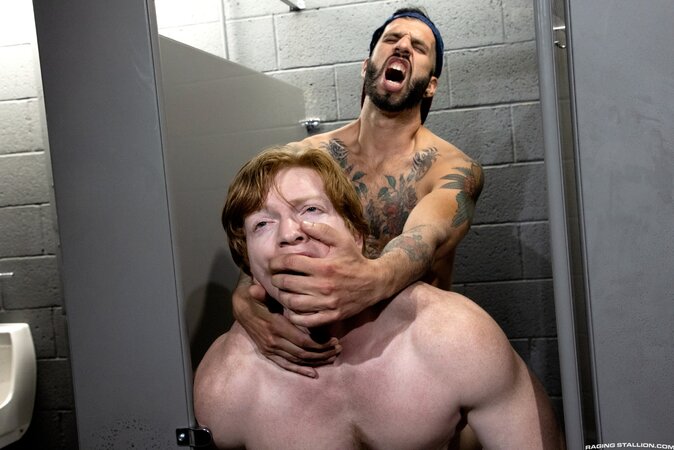 Kyle Connors rides Romeo Davis’ dick on toilet